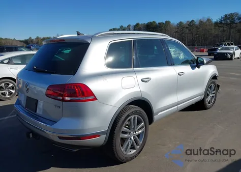 2016 Volkswagen Touareg Tdi Lux z USA, uszkodzony, nr VIN WVGEP9BP0GD001048